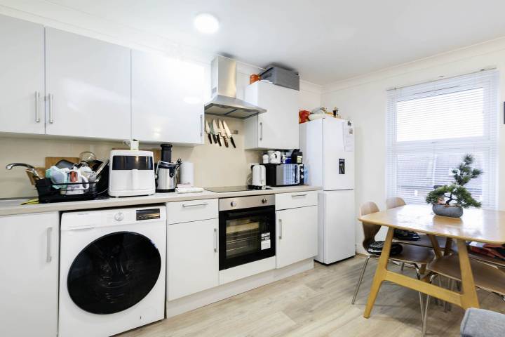 Recently Refurbished Apartment High Road, Willesden Green (£150 towards your moving cost)